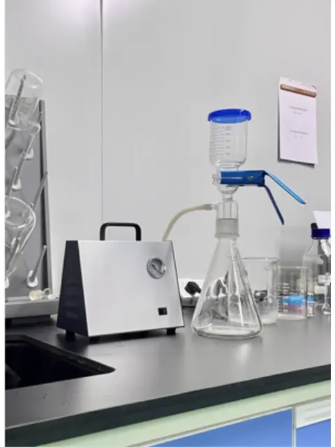 Laboratory vacuum filter